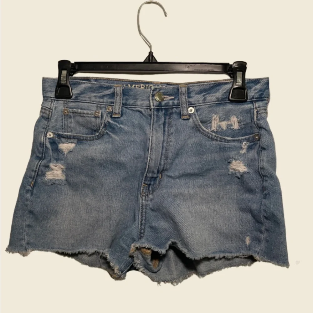American Eagle Distressed Cut Off Mom Shorts Size 2 - Picture 1 of 3